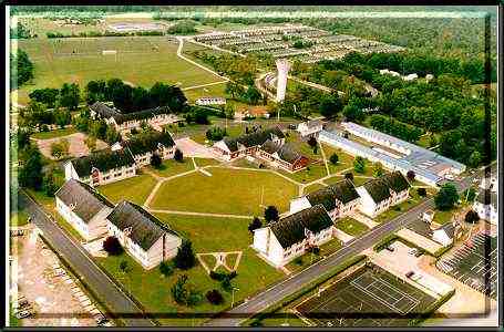 Vue aérienne du 132ème G.C.A.T de l'Armée de Terre (SUIPPES)
